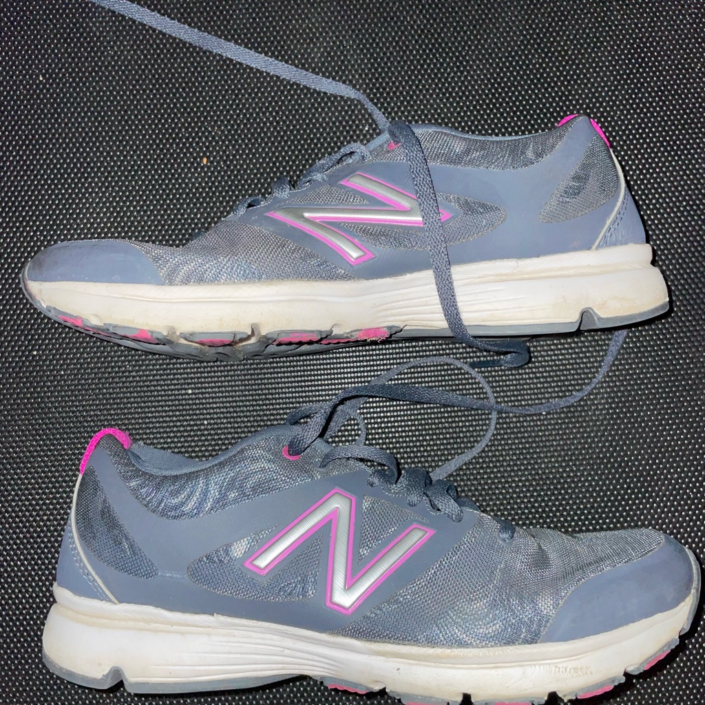 Womens New Balance Shoe